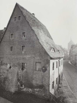 Wohnhaus : Freiberg (Sachsen), Wohnhaus mit dem Relief der hl. Dreifaltigkeit am Giebel am nördlichen Ende der Pfarrgasse