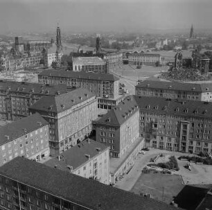 Dresden. Blick vom Rathausturm nach Nordwesten, Kulturpalast fehlt noch, Verkehrsmuseum eingerüstet