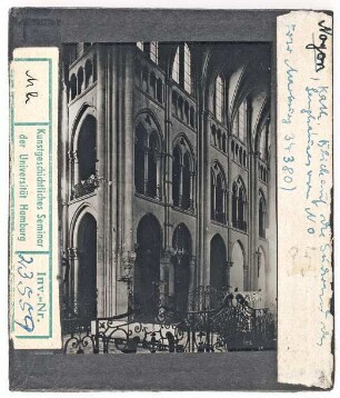 Noyon: Kathedrale, Innenraum, Blick auf die Südwand des Langhauses von Nordosten