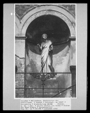 Statue der Muse Urania
