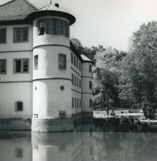 Bad Rappenau. Wasserschloss (Sanatorium). Ansicht über den Graben