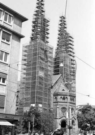 Freiburg im Breisgau: Eingerüstete Johanneskirche