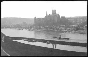 Meißen. Winterhafen,Blick auf Burgberg,Elbe mit Dampfer