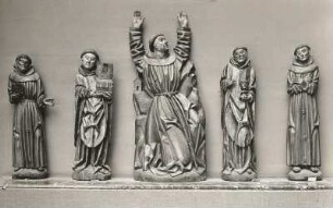 Heiliger Franziskus von Assisi (Mitte) und andere Figuren aus einem Franziskusaltar