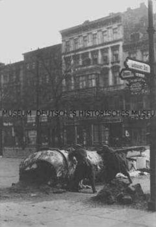 Straßensperre während der Revolution 1918/19 in Berlin