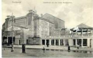 Das Dortmunder Stadttheater mit Musikpavillon