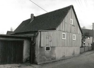 Obergurig-Schwarznaußlitz, Schlungwitzer Straße 30. Zweiseithof (1747?)