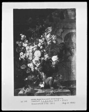 Blumenvase mit Brunnennische