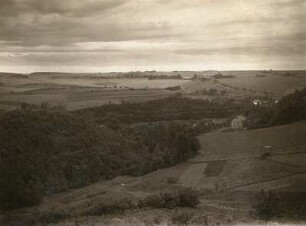 Mittelsächsisches Hügelland : Mittelsächsisches Hügelland. Blick gegen Hohenlauf vom oberen Rand des Geirsberg-Hanges