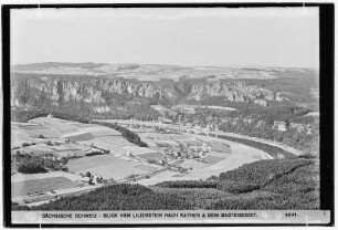 Blick vom Lilienstein nach Rathen und dem Basteigebiet. Sächsische Schweiz