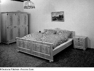 Schlafzimmer im Bauernmöbelstil