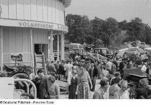 Besucher auf dem Ausstellungsgelände