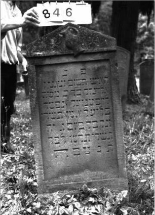Grabstein 846 (Index: 100099361) Maße HxBxT: 109x54x10 cm Symbolik: Levitenkanne: Grabstein 846