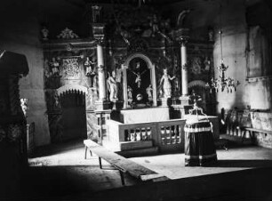 Altar : Der Altarraum einer Kirche.