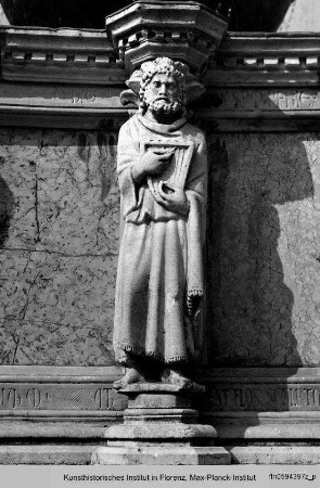 Fontana Maggiore : Oberes Becken mit Statuen von Heiligen und Propheten : David