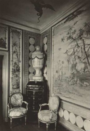 Fasanenschlößchen Moritzburg. Chinesisches Zimmer : Schloss Moritzburg. Chinesisches Zimmer im Fasanenschlösschen. Raumecke mit Ofen aus Böttgersteinzeug