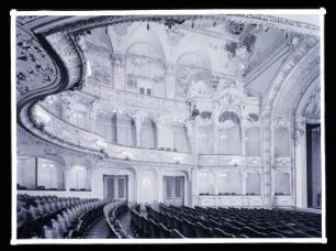 Theater am Schiffbauerdamm (auch: Neues Theater, Berliner Ensemble), Berlin: Ansicht Zuschauerraum und Proszenium (Negativ zu Inv. Nr. TBS 037,13)