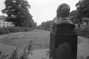 Lina-Sommer-Anlage mit Denkmal für die Dichterin Lina Sommer
