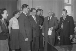 60. Geburtstag von Walter Maschke, Generalsekretär der Volksbühne Berlin : Walter Maschke (2.v.r.) und Hans Rodenberg (3.v.r.) mit weiteren Gästen