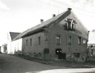 Pirna-Cunnersdorf, Cunnersdorf 9. Dreiseithof (um 1800 und bezeichnet 1881). Wohnhaus