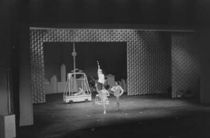 Szenenbilder aus "Karambolage", Operette von Conny Odd (Carlernst Ortwein) mit Libretto von Maurycy Janowski. Metropol-Theater Berlin, 02.04.1971