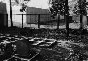 Friedhof Ackerstraße, durch die Mauer geteilt, Ost-Berlin