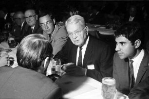 20. Tagung 1970 Chemiker; Studentenabend Nobelpreisträger im Gespräch: Harold C. Urey im Gespräch