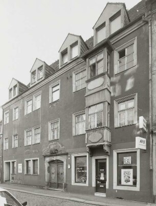 Pirna, Wohnhaus : Pirna-Altstadt. Wohnhaus mit Laden (16. Jahrhundert), Lange Straße 43. Straßenansicht