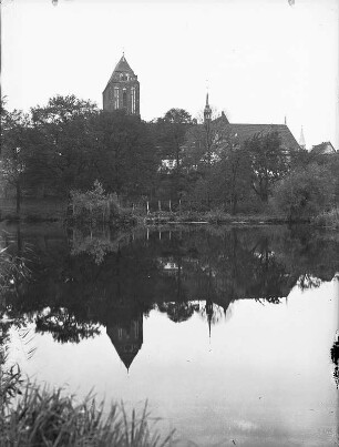 Güstrow. Blick von der Schanze über den Pfaffenteich zum Dom Sankt Maria, Johannes Evangelist und Cäcilia