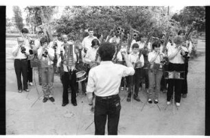 Kleinbildnegative: Orchesteraufführung, RAW-Gelände, 1982