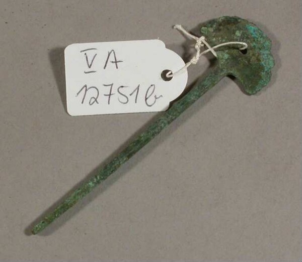 Bronze garment pin (Tupu)