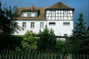 großes Wohnhaus