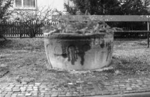 Taufbecken; Gießen, Lindenstraße (bei Waldstraße/Falltorstraße)