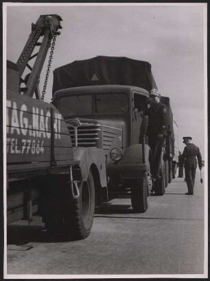 Abschleppdienst nimmt den LKW auf