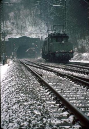 Laufach Schwarzkopftunnel Westportal Schiebelok 194 Zugschlusssignal