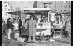 Kleinbildnegativ: Markt auf dem Breslauer Platz, 1978