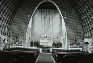 Güstrow, Grüne Straße 25. Katholische Kirche Sankt Mariae Himmelfahrt (1928-1929; P. Korff). Blick zum Altar