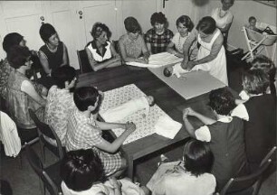 Haus der Frau. Werdende Mütter lernen Kinderpflege