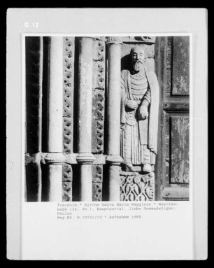 Linke Gewändefigur: Paulus