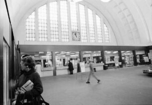 Basel (Schweiz): Badischer Bahnhof; Schalterhalle