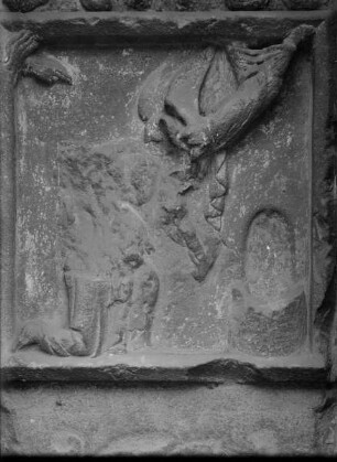 Nordwestportal (Marienportal) — Relief
