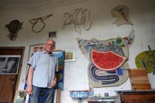 VEIT HOFMANN IN SEINEM ATELIER