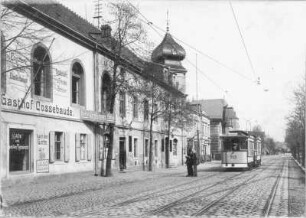Cossebaude (Dresden-Cossebaude), Dresdner Straße. Gasthof Cossebaude. Straßenansicht mit Endhaltestelle der Straßenbahn