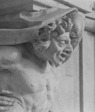 Konsole mit tanzendem Faun : Konsole mit tanzendem Faun. Sandstein (1714/1718; Werkstatt Balthasar Permoser / um 1950 Kopie; A. Braun). Dresden, Zwinger, Bogengalerie L