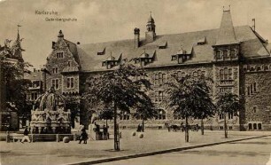 Postkartenalbum mit Motiven von Karlsruhe. "Karlsruhe. Gutenbergschule"