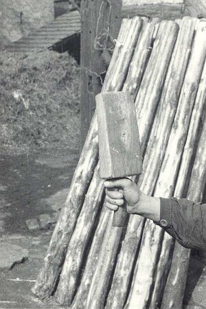 Arbeitsgerät zur Flachsbearbeitung aus Sabrodt : Handwerkstechniken - Spinnerei. Ort: Zabrod / Sabrodt. Keule zum Ausklopfen von Flachs.