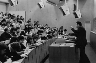 In einem Hörsaal der Karl-Marx-Universität