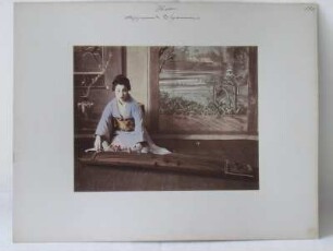 Koto-Spielerin