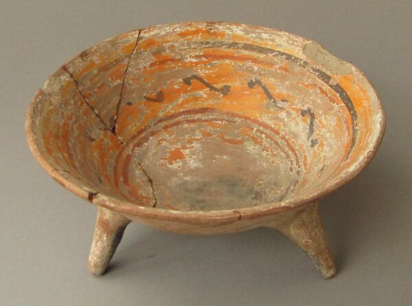 Tripod bowl made of clay