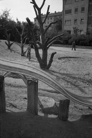 Zerstörungen auf dem Kinderspielplatz in der Siedlung Lohn-Lissen